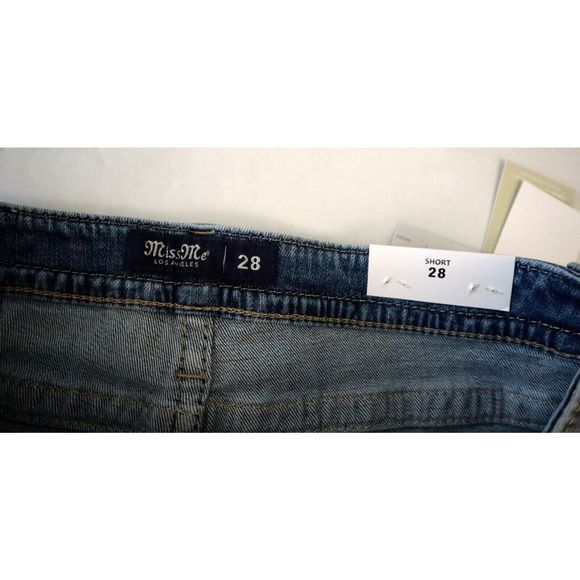 Miss Me Women Sz 28 Blue Embroidered Dreamcatcher Light Wash Mid-Rise Shorts - Picture 8 of 9